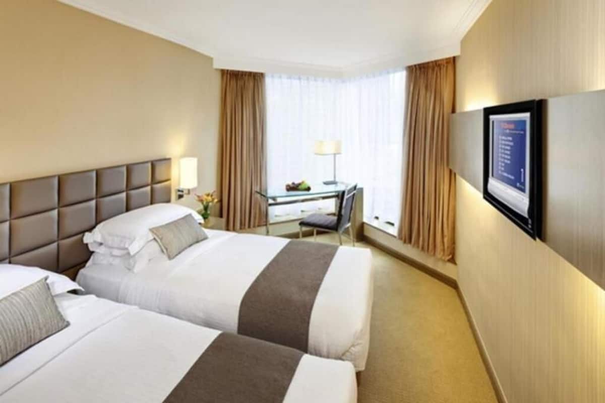 Minibar, in-room safe, desk, laptop workspace
