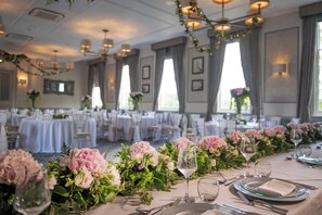 Indoor wedding - De Vere Wokefield Estate (Reading)