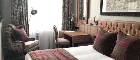 Deluxe Suite | Premium bedding, down comforters, desk, iron/ironing board