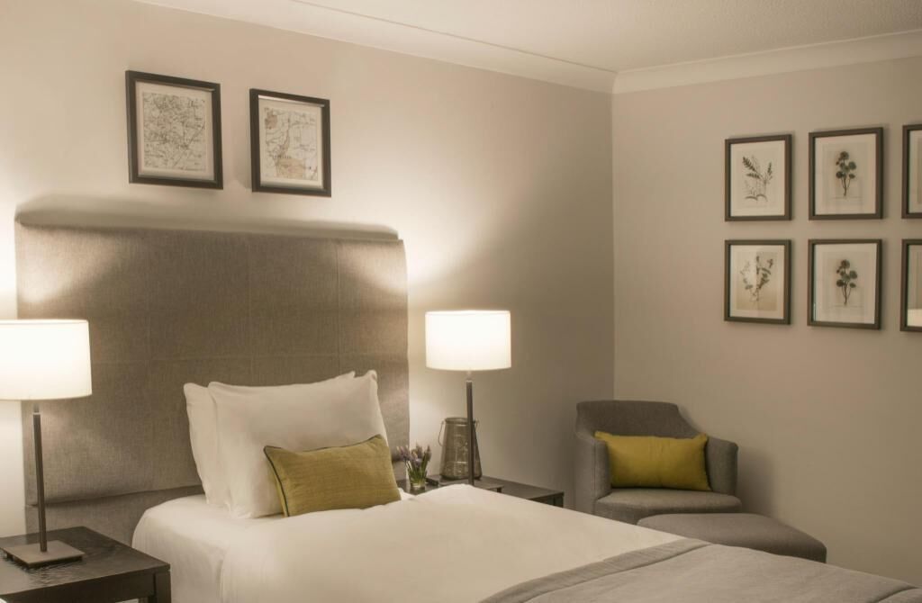 Premium bedding, down duvets, desk, iron/ironing board