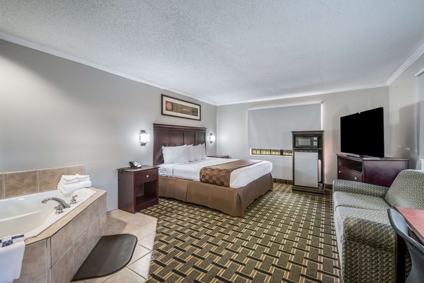 Suite, 1 King Bed, Smoking (Jacuzzi) | Bathroom | Combined shower/tub, deep soaking tub, free toiletries, towels