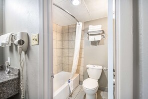 Combined shower/bathtub, deep-soaking bathtub, free toiletries, towels - Americas Best Value Inn & Suites Arkadelphia (Arkadelphia)