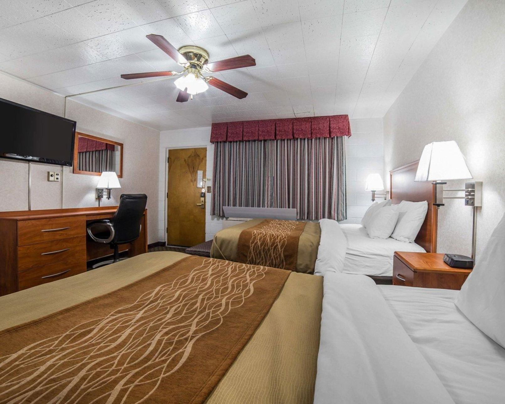 Desk, iron/ironing board, free WiFi, bed sheets