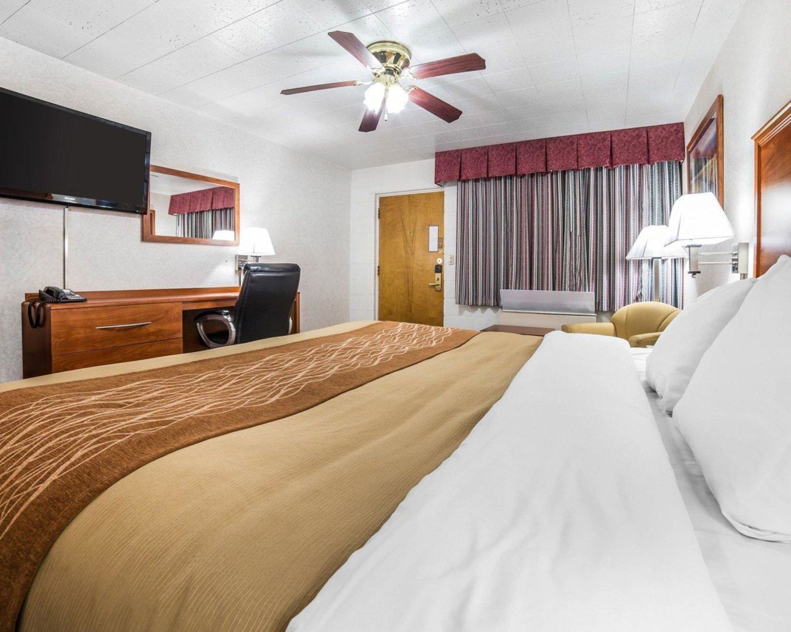 Desk, iron/ironing board, free WiFi, bed sheets