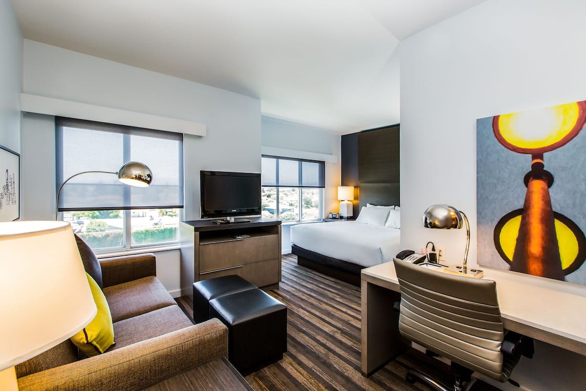 Premium bedding, in-room safe, desk, blackout drapes