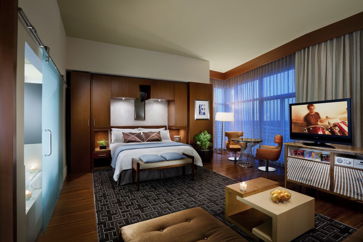 Premium bedding, pillow-top beds, in-room safe, blackout curtains