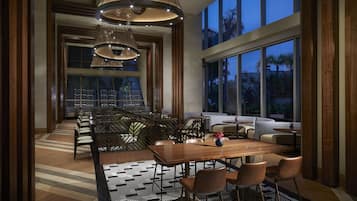5 restaurantes; se sirve almuerzo, cena y brunch; cocina italiana