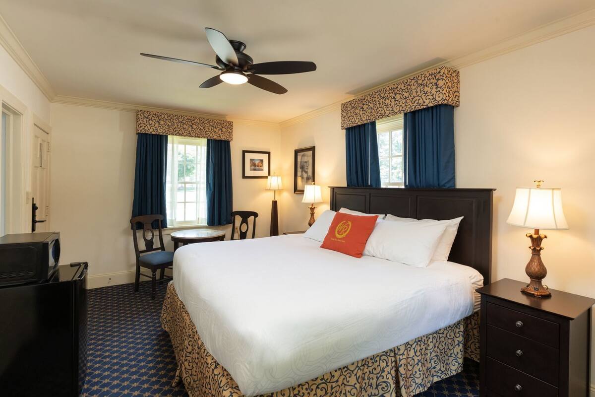 Pillow-top beds, in-room safe, desk, laptop workspace