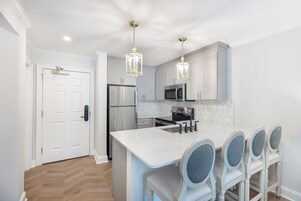 Micro-ondas, cafeteira/chaleira