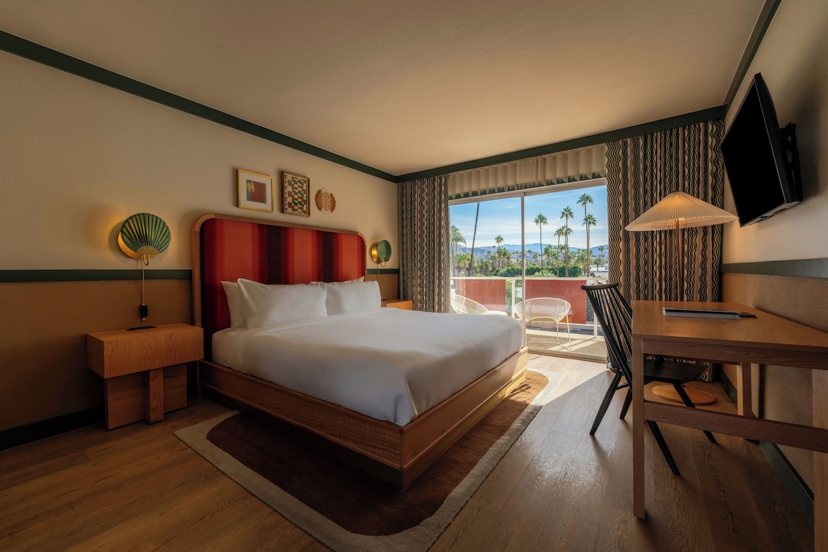 Chambre Standard, 1 très grand lit (Desert Landscape Views) | Bureau, accès au Wi-Fi (inclus), literie fournie