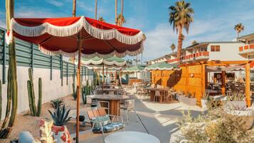 Se sirven desayunos y cenas, cocina californiana