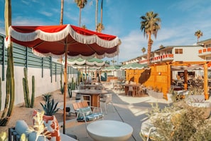 Breakfast and dinner served, Californian cuisine