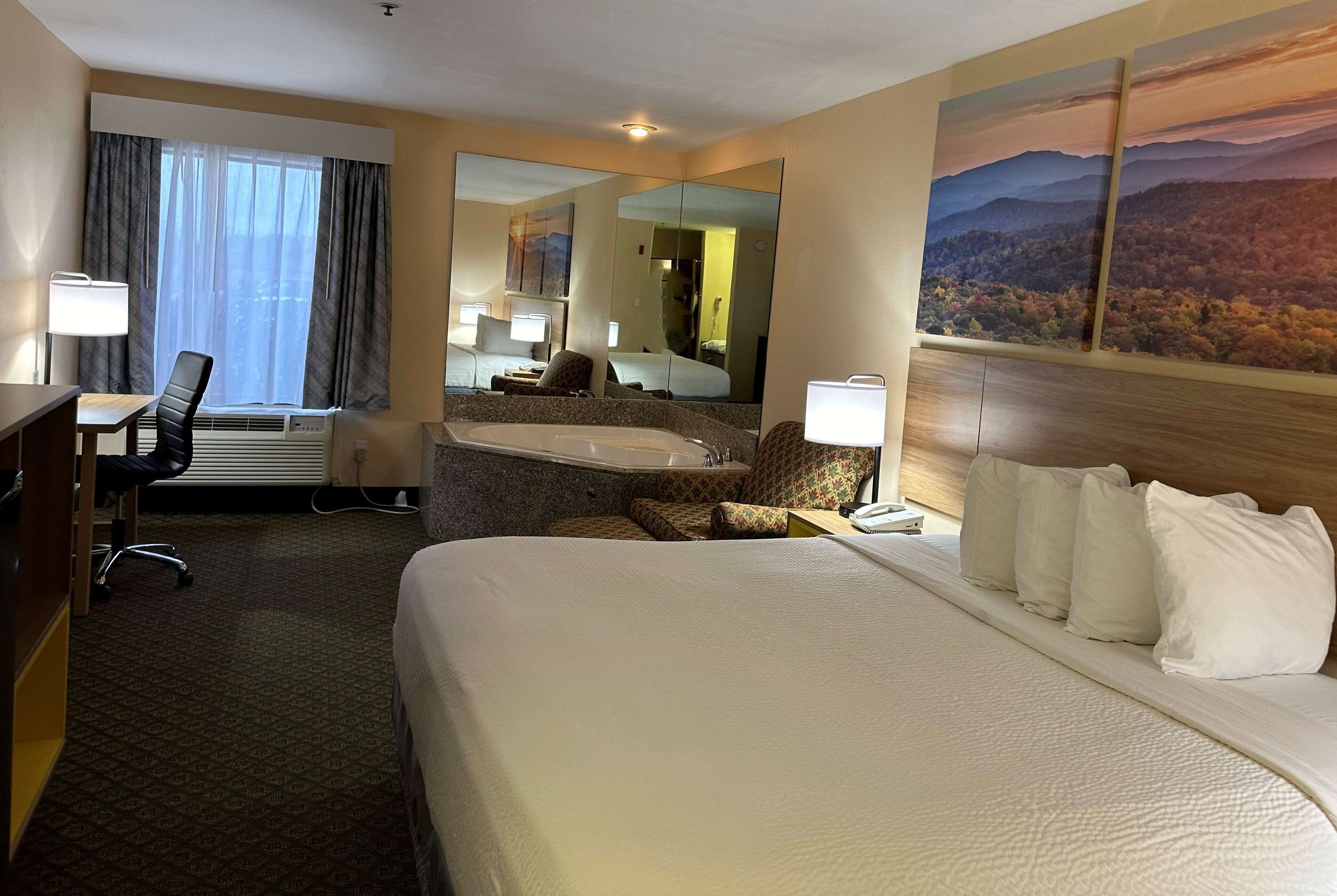 Bureau, rideaux occultants, fer et planche à repasser, Wi-Fi gratuit