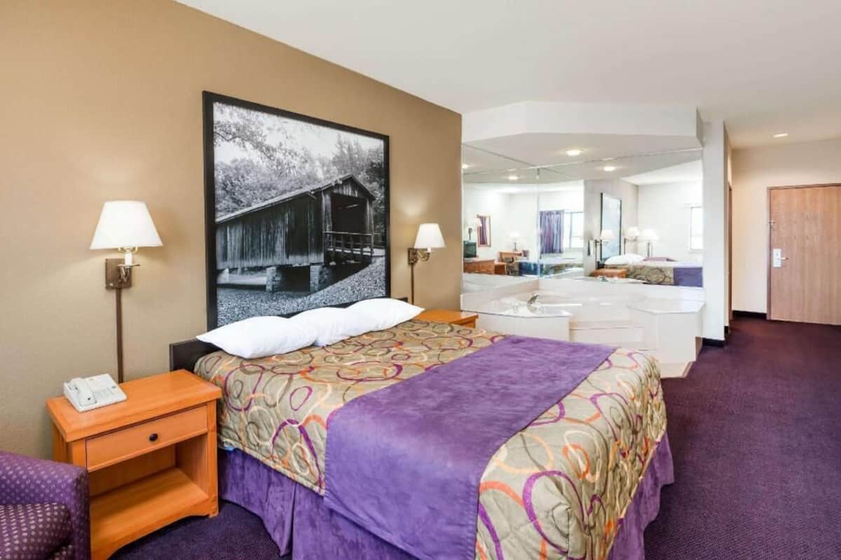 Escritorio, cortinas blackout, wifi gratis y ropa de cama