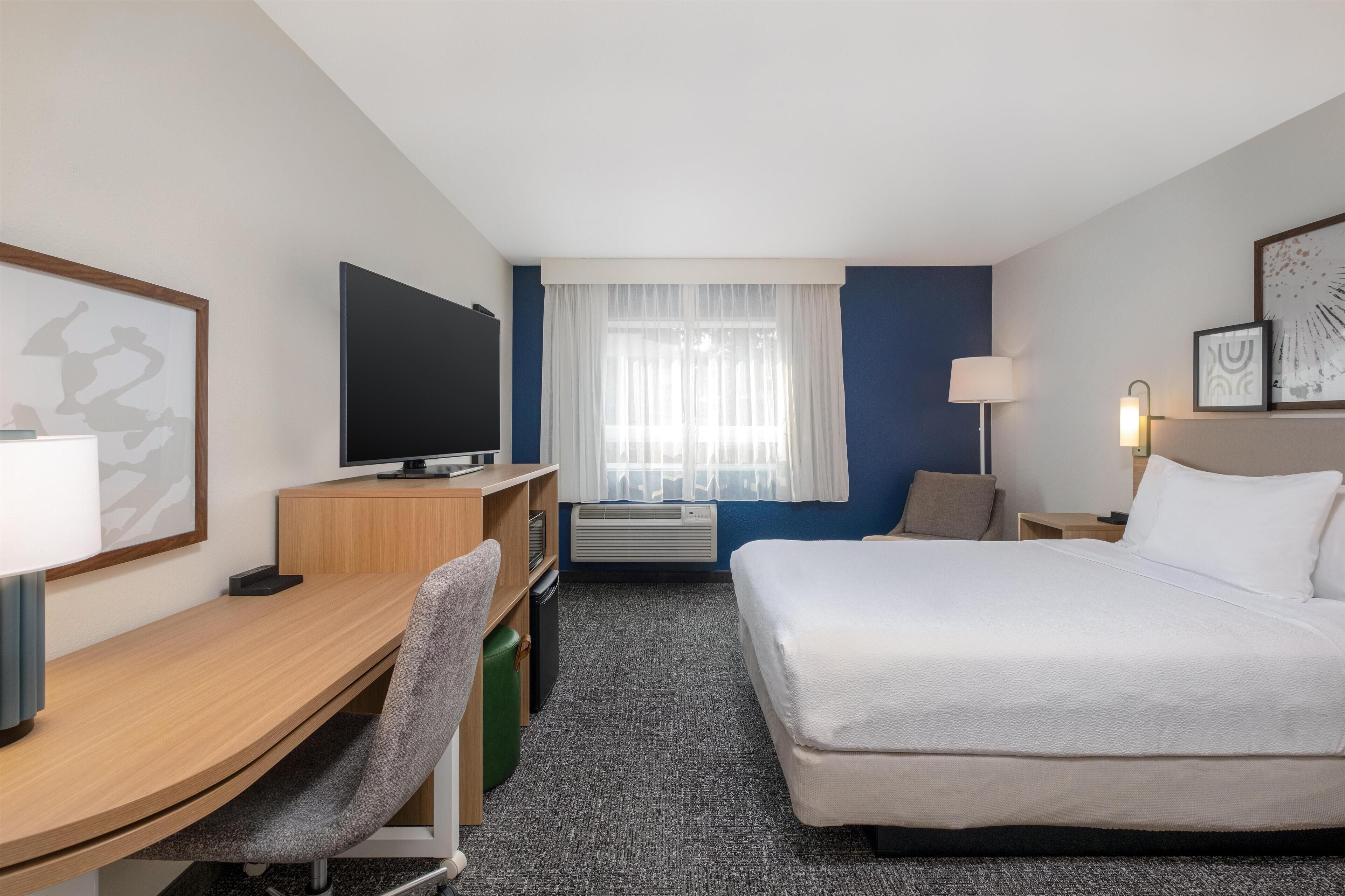 Desk, iron/ironing board, WiFi (free), bed sheets