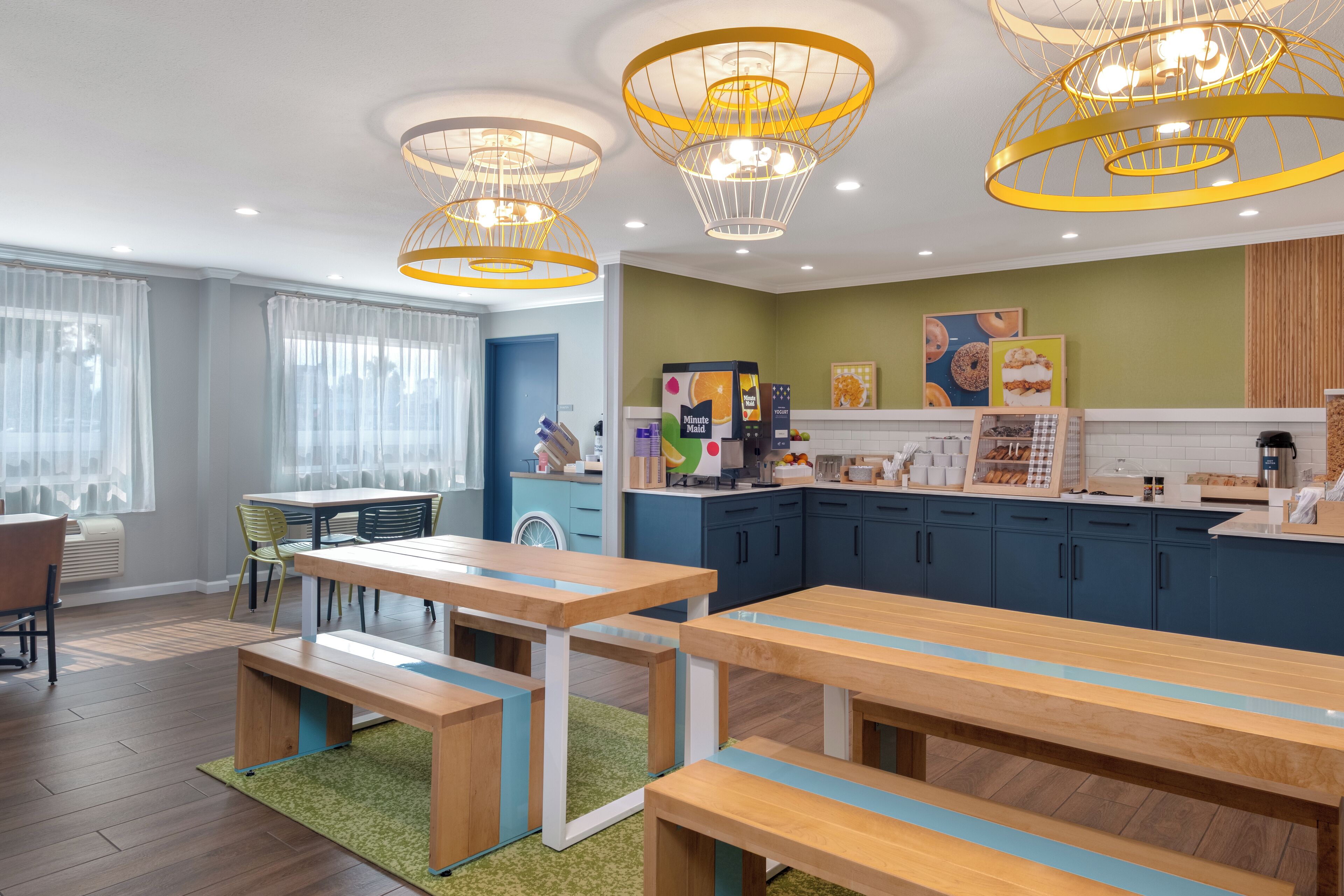 Free daily continental breakfast