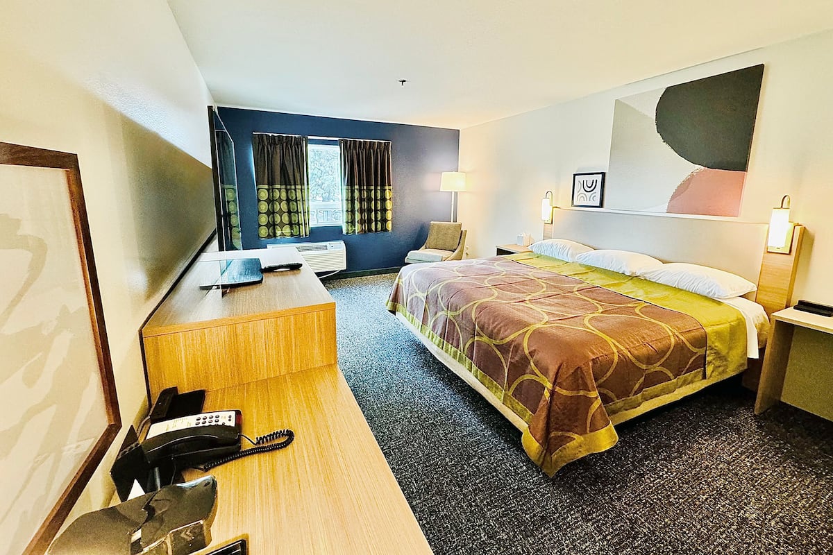 Desk, iron/ironing board, free WiFi, bed sheets