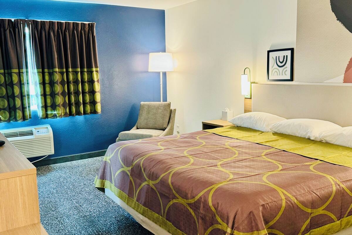 1 bedroom, desk, iron/ironing board, free wifi