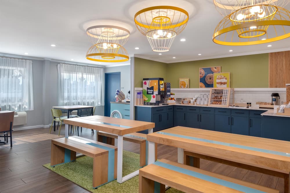 Spark by Hilton Springfield Eugene
