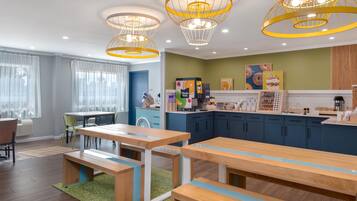 Free daily continental breakfast