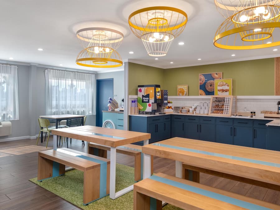 Free daily continental breakfast