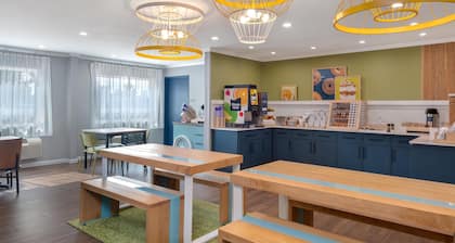 Spark by Hilton Springfield Eugene