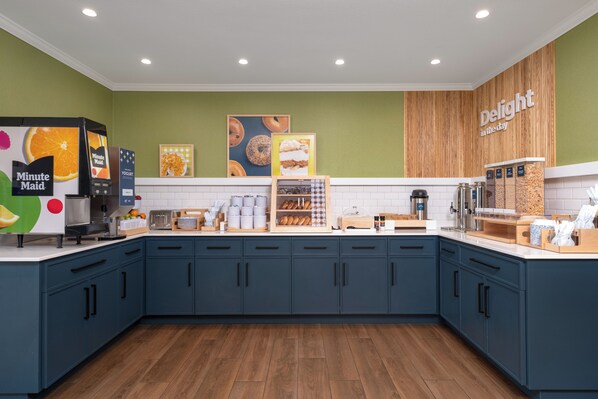 Free daily continental breakfast 