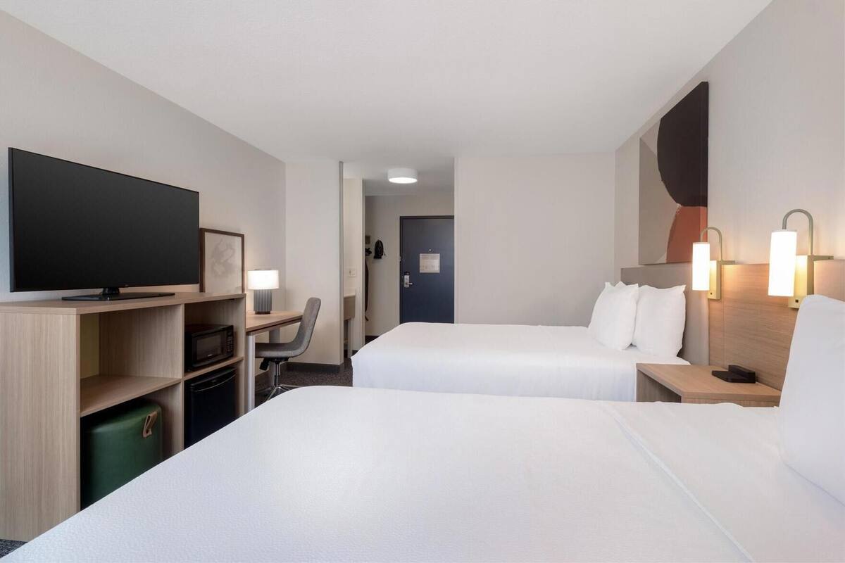 Desk, iron/ironing board, WiFi (free), bed sheets