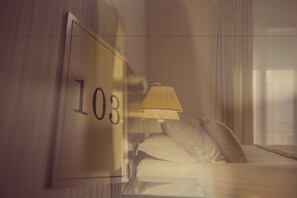 Ropa de cama de alta calidad, colchones Select Comfort y minibar 