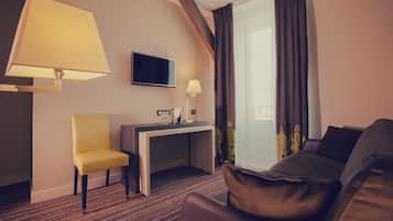 King Suite with Bathtub and Sofa Bed | Premium bedding, Select Comfort beds, minibar, in-room safe