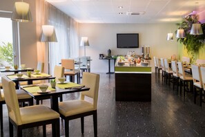 Daily buffet breakfast (EUR 17 per person)