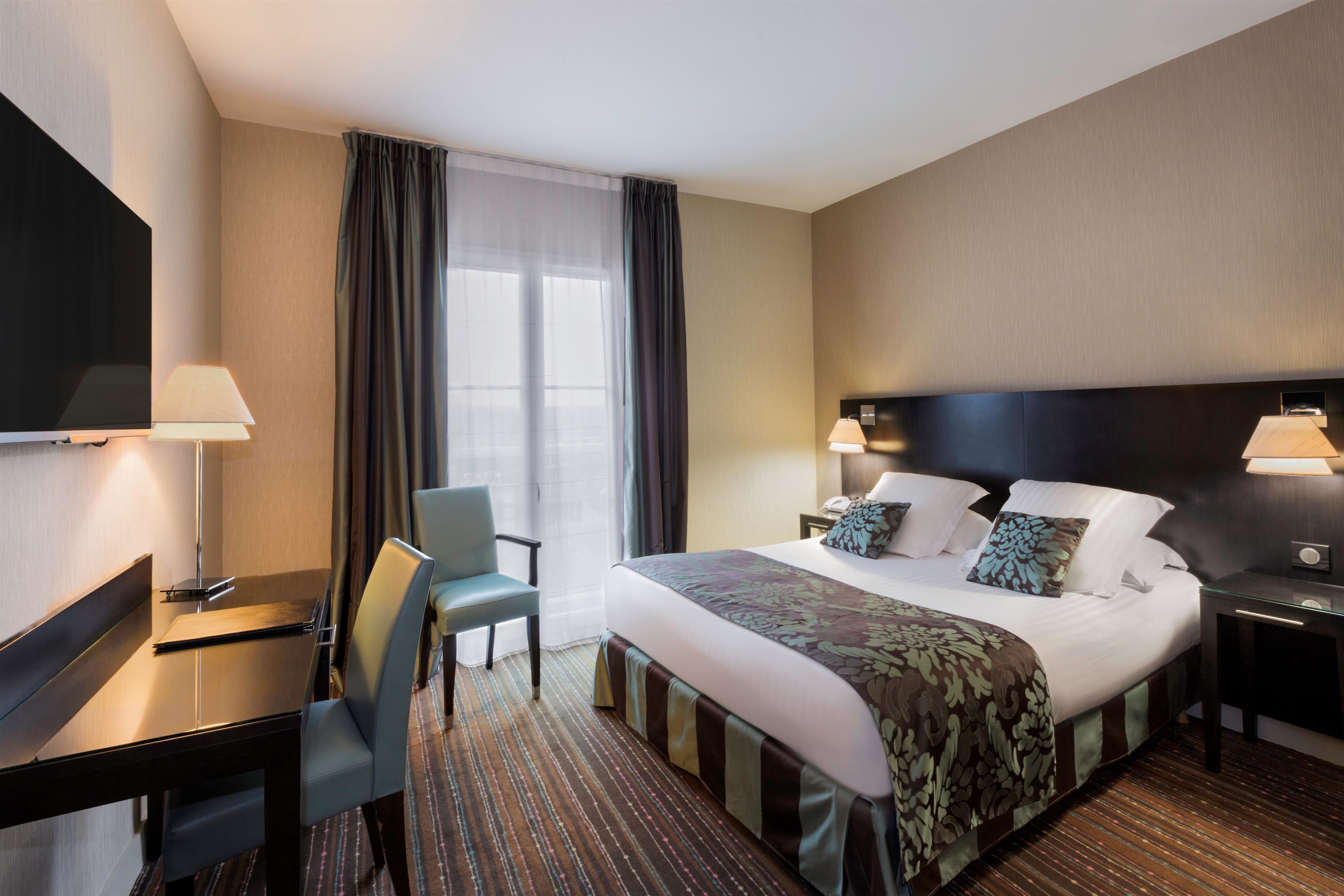 Standard Room, 1 Queen Bed | Premium bedding, Select Comfort beds, minibar, in-room safe