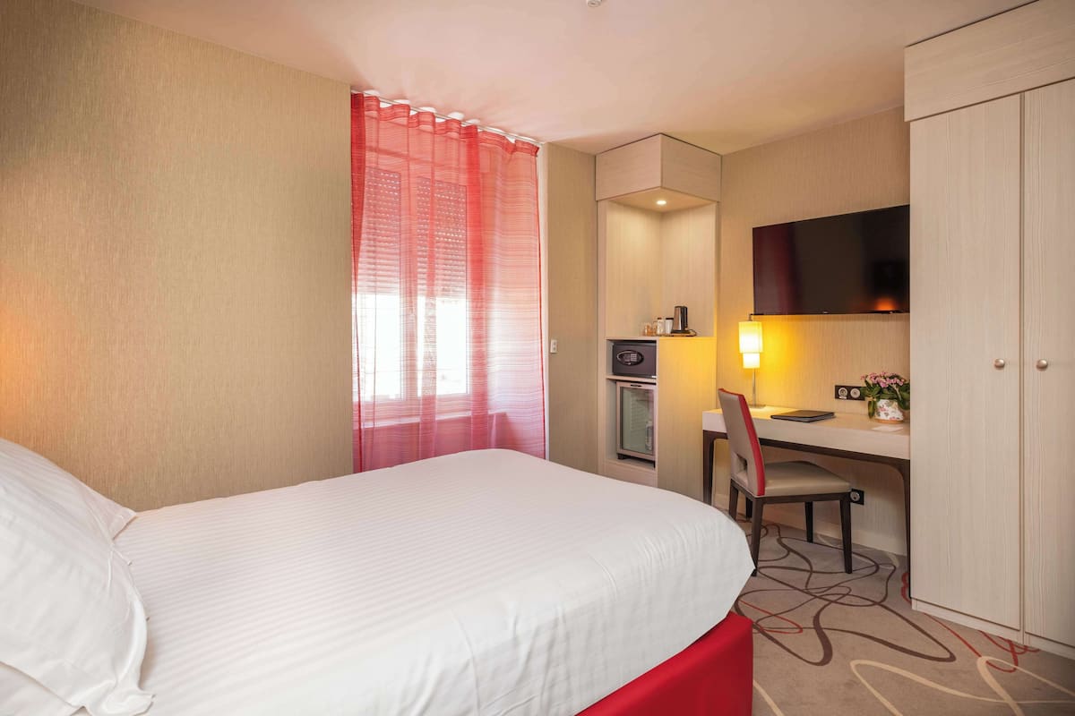 Business Single Room | Premium bedding, Select Comfort beds, minibar, in-room safe