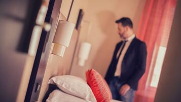 Business Room, 1 Double Bed, Non Smoking (Small Room)