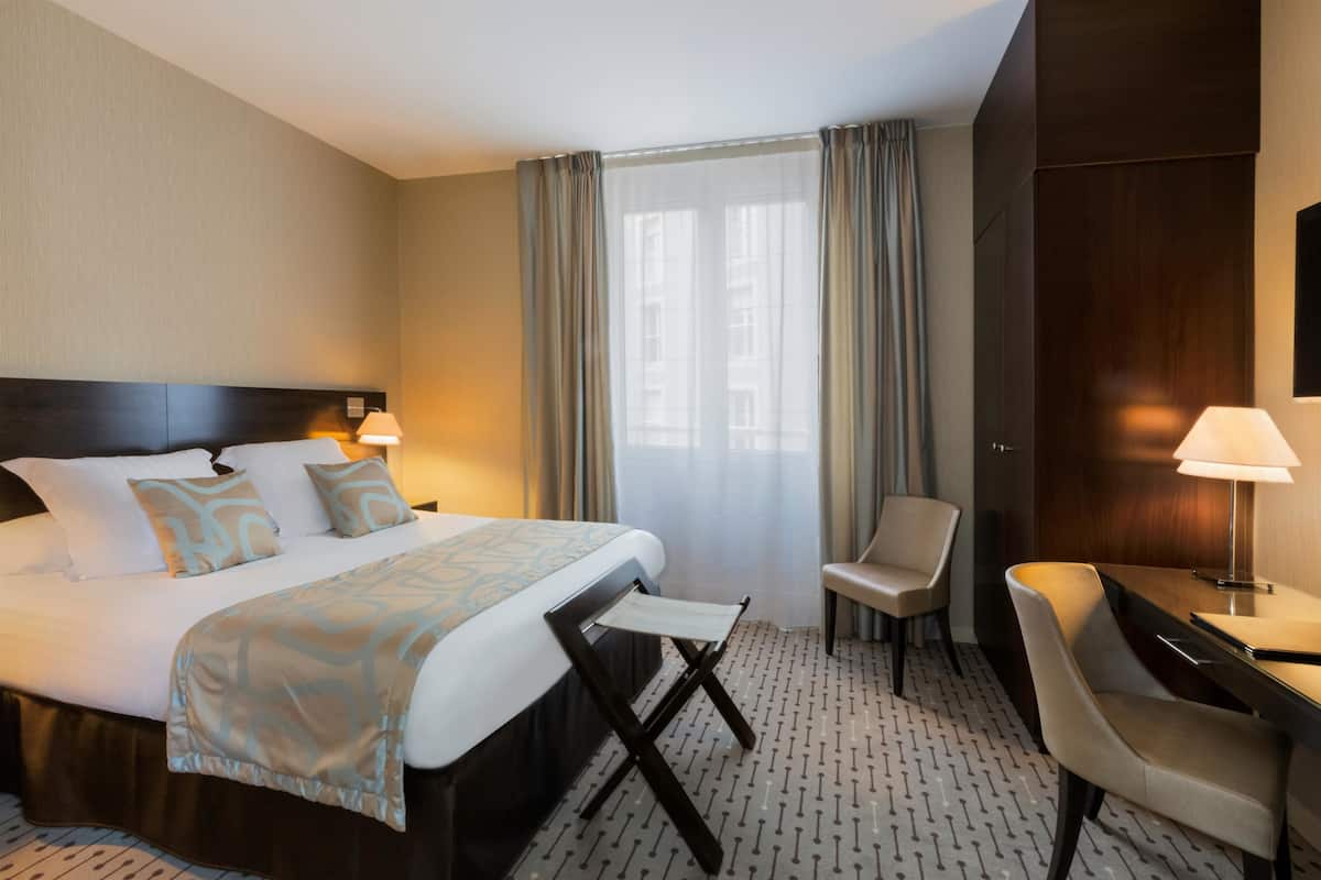 Standard Room, 1 Queen Bed | Premium bedding, Select Comfort beds, minibar, in-room safe