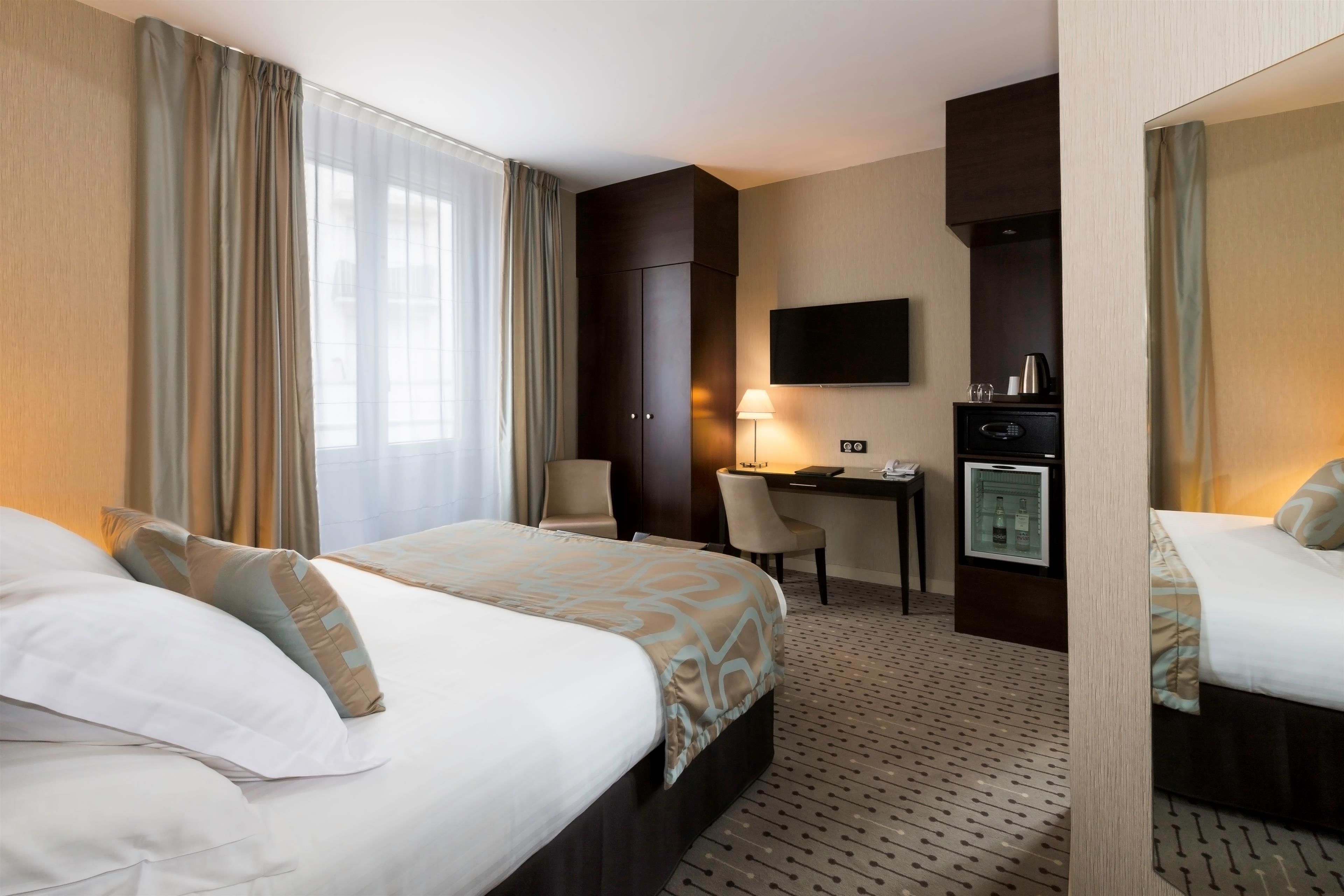 standard room, 1 queen bed | premium bedding, select comfort beds, minibar, in-room safe