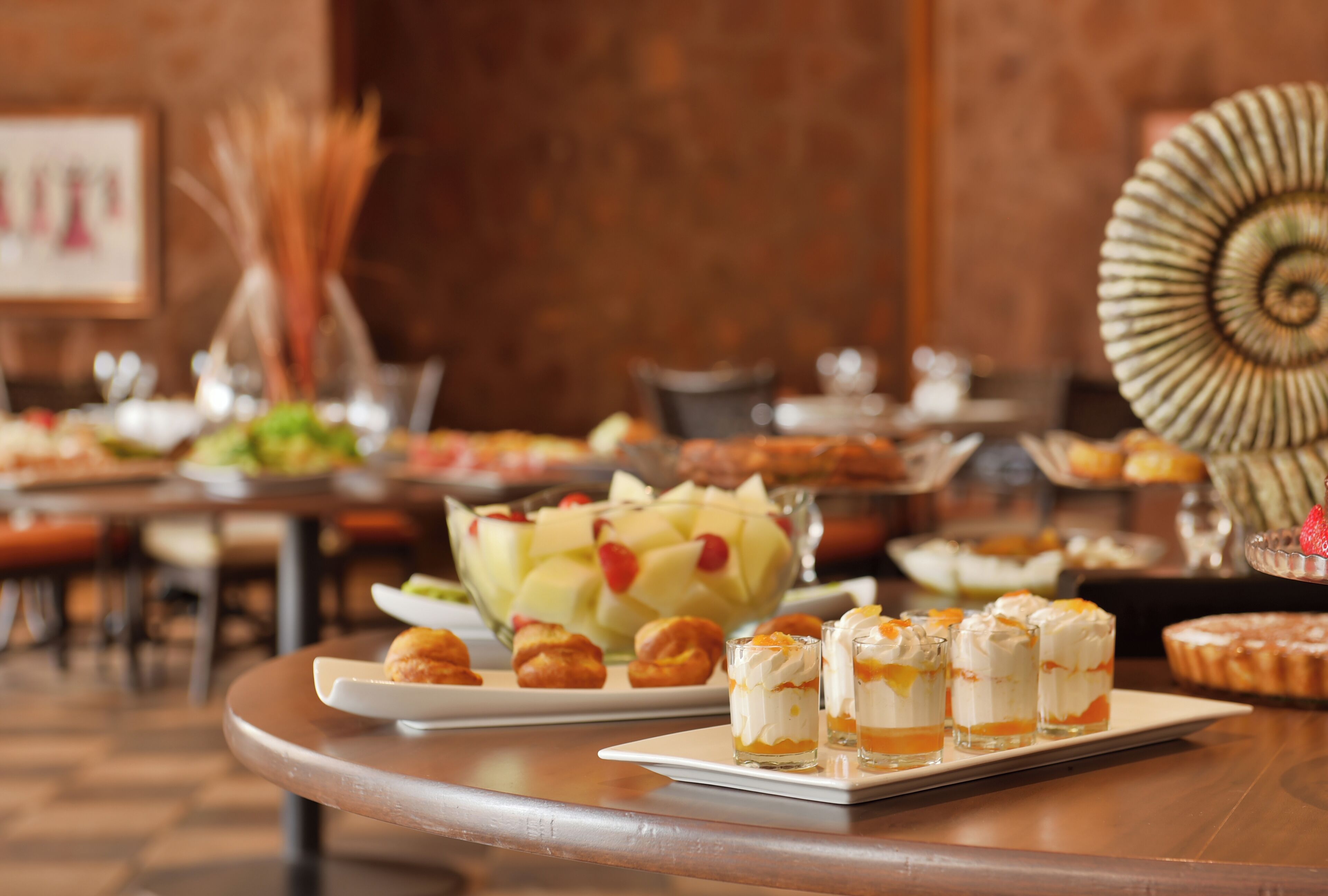 Frühstück, Mittagessen, Abendessen, moderne, europäische Küche 