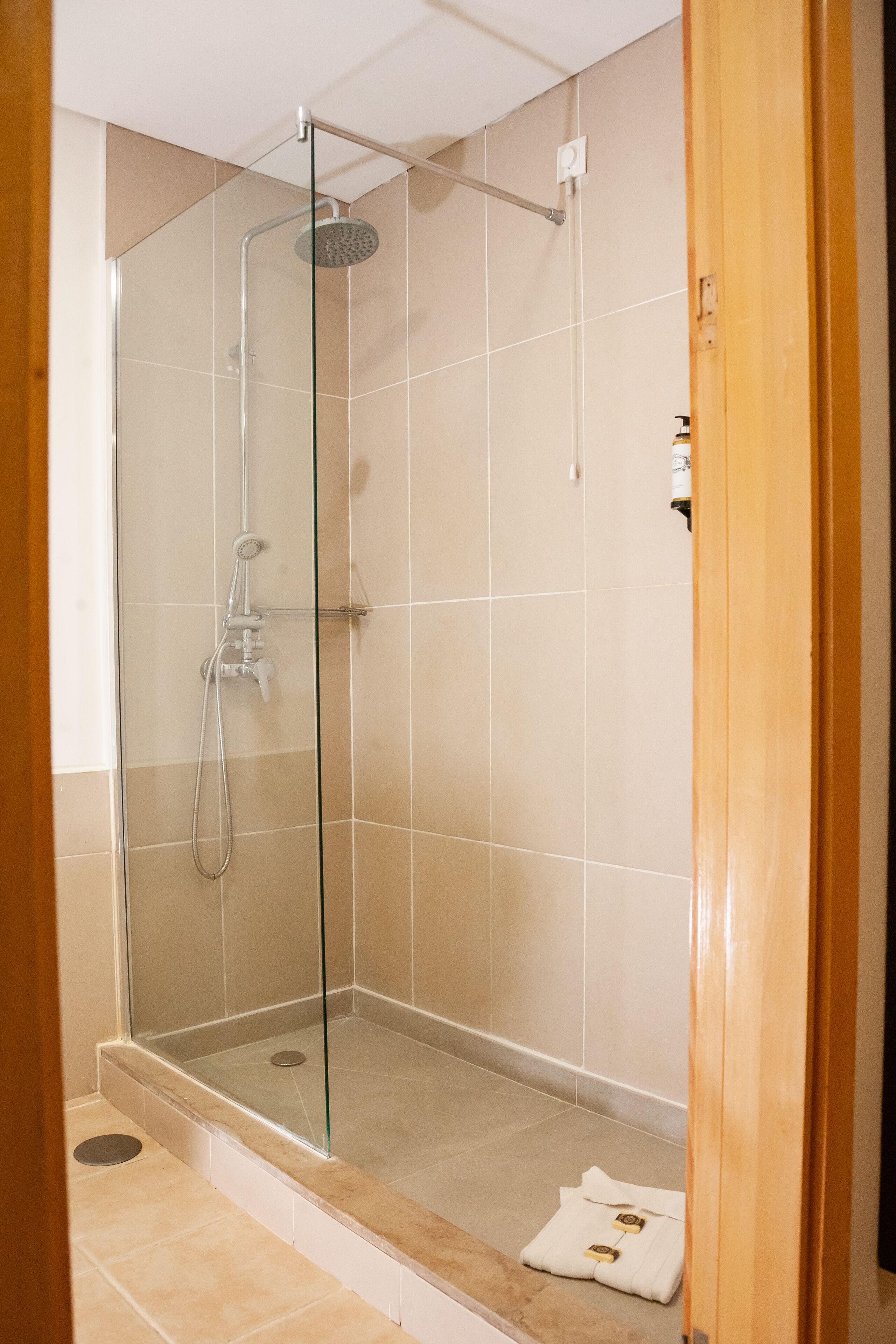 premium room | bathroom | shower, rainfall showerhead, free toiletries, hair dryer