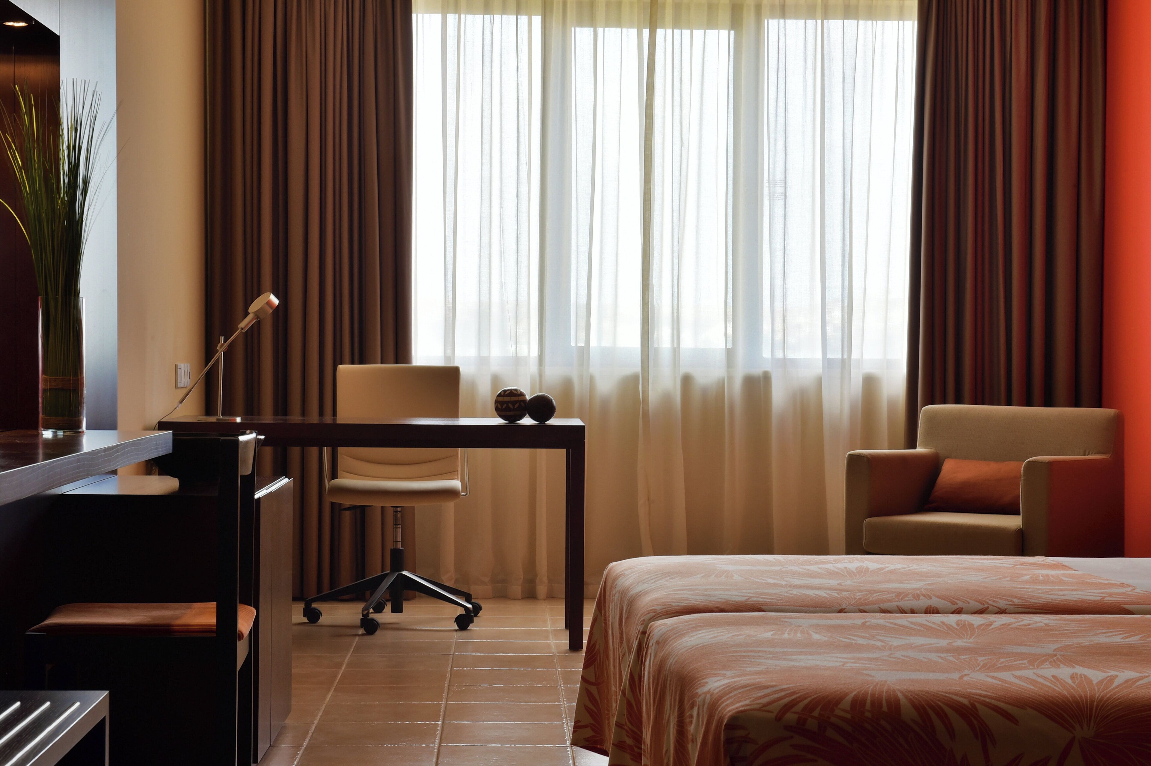 Standard Twin Room | Minibar, in-room safe, desk, blackout drapes