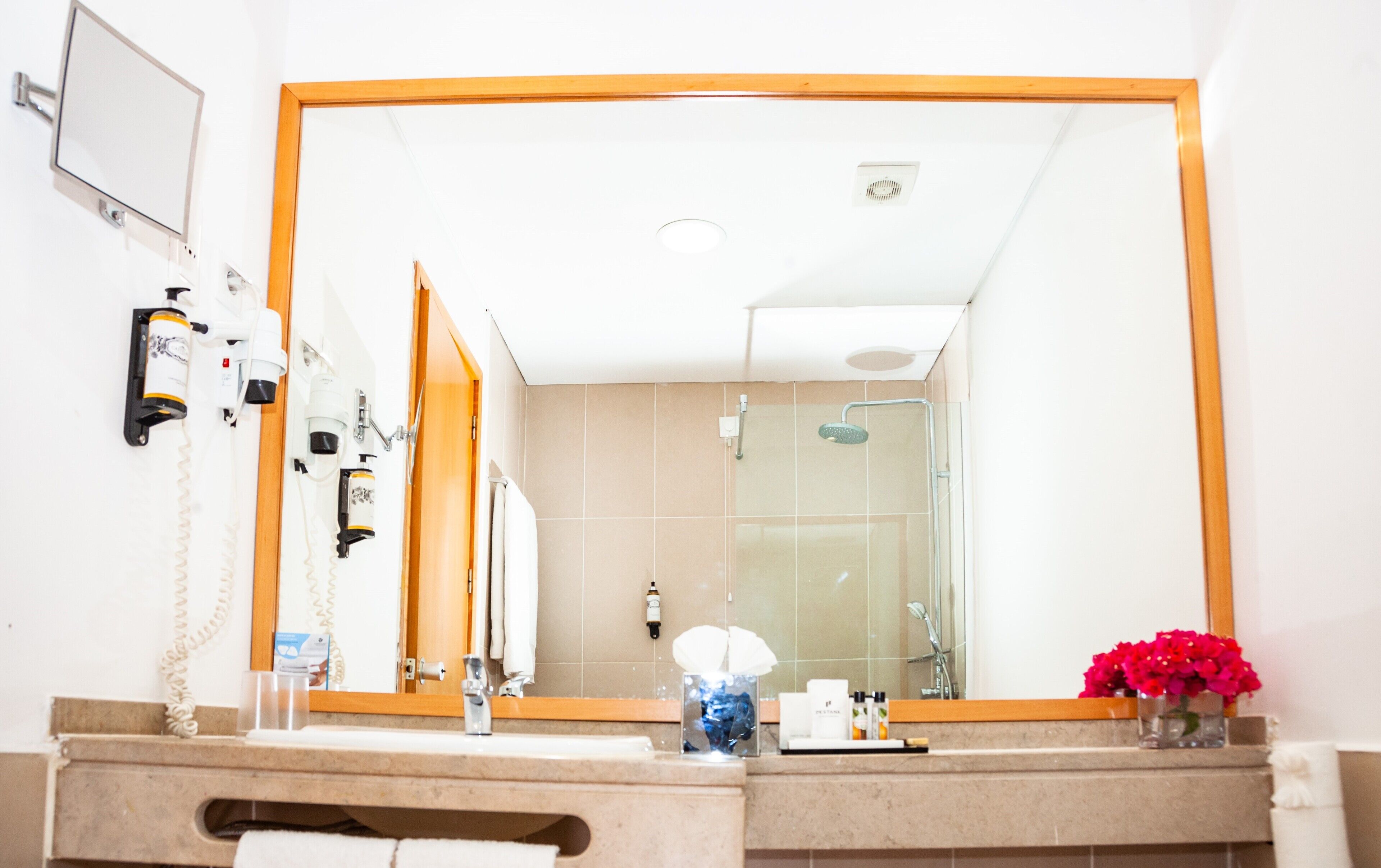 junior suite | bathroom | shower, rainfall showerhead, free toiletries, hair dryer