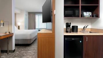 Studio Suite, 1 King Bed with Sofa bed | In-room safe, desk, iron/ironing board, free cribs/infant beds