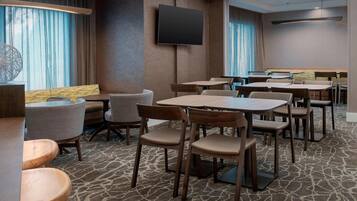 Café da manhã continental grátis todos os dias