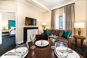 Standard Condo, 1 Bedroom, Kitchenette | In-room dining