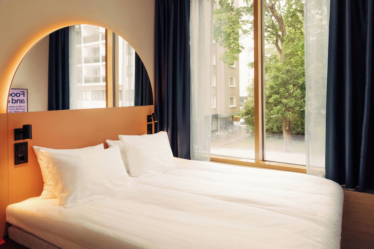 In-room safe, blackout drapes, WiFi (free), bed sheets