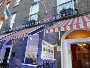 Property entrance - My Place Hostel (Dublin)