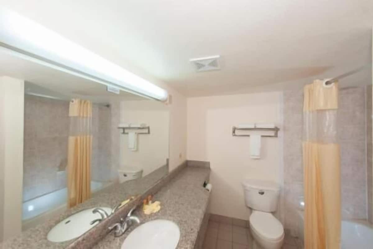 Baño | Regadera, amenidades de baño gratuitas, secadora de cabello, toallas