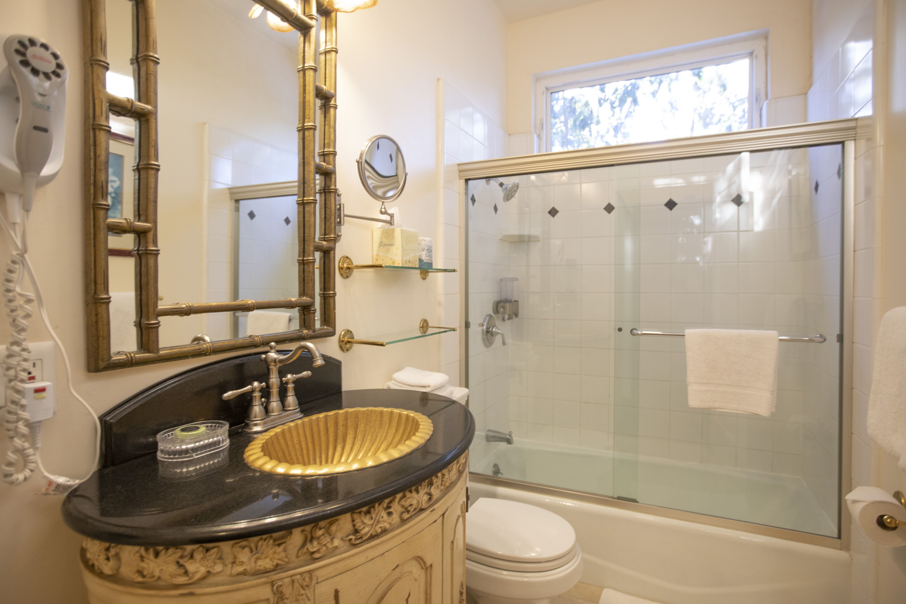 suite, ensuite | bathroom