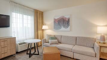 Suíte estúdio, 1 cama Queen | Escrivaninha, cortinas blackout, ferros/tábuas de passar roupa