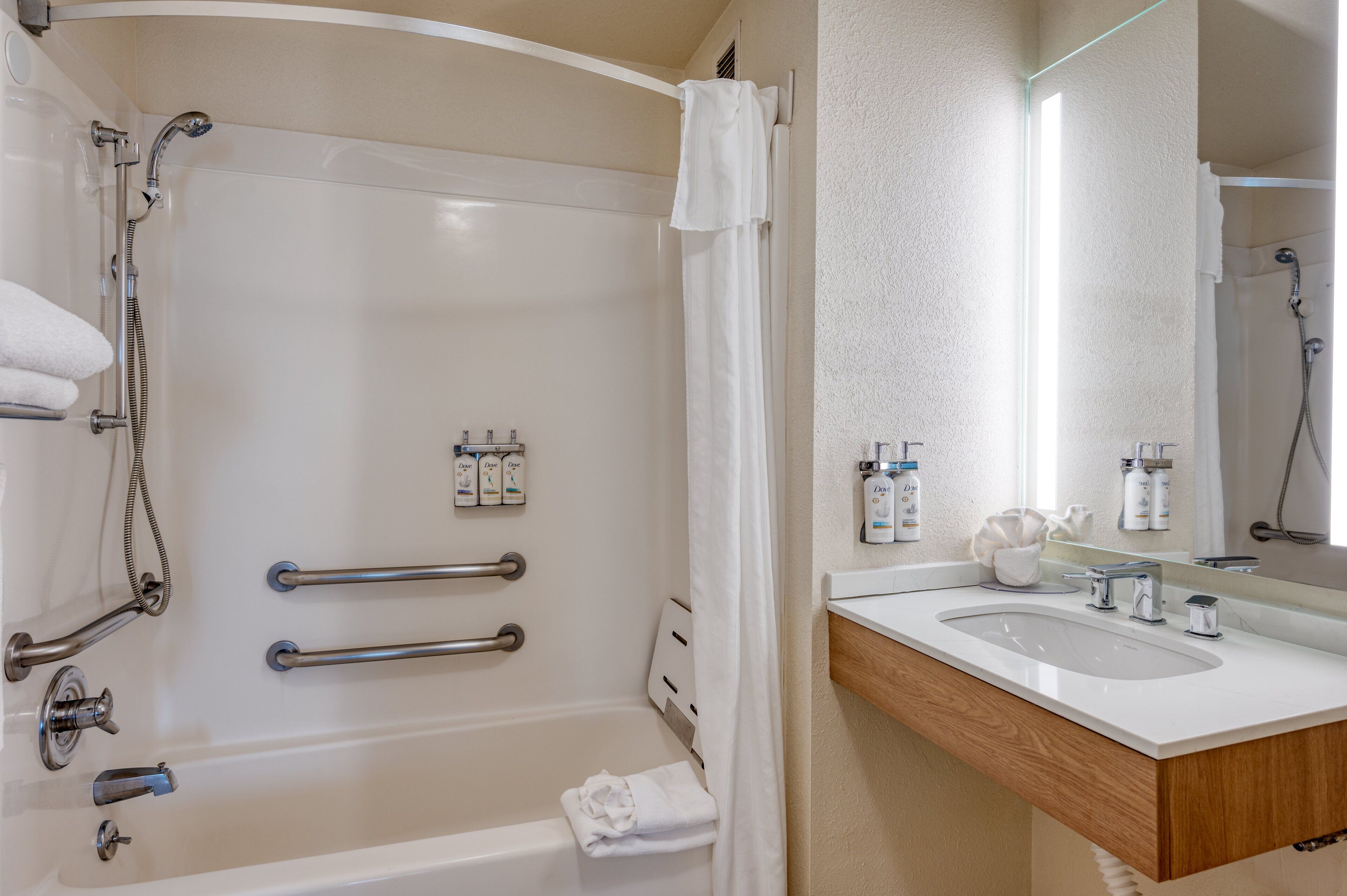 suite, 1 bedroom, accessible, kitchen (mobility) | bathroom | combined shower/bathtub, free toiletries, hair dryer, towels