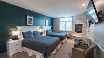 Klassieke kamer, 2 queensize bedden, uitzicht op stad | Lakens van Egyptisch katoen, luxe beddengoed, een laptopwerkplek